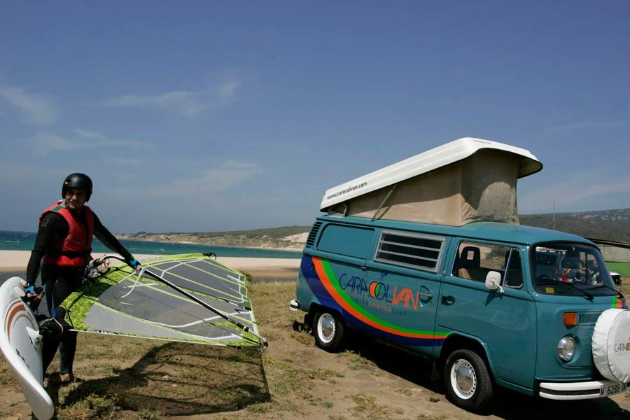 Al alquilar una Camper podrás optar a interesantes descuentos en clases de Kite Surf.