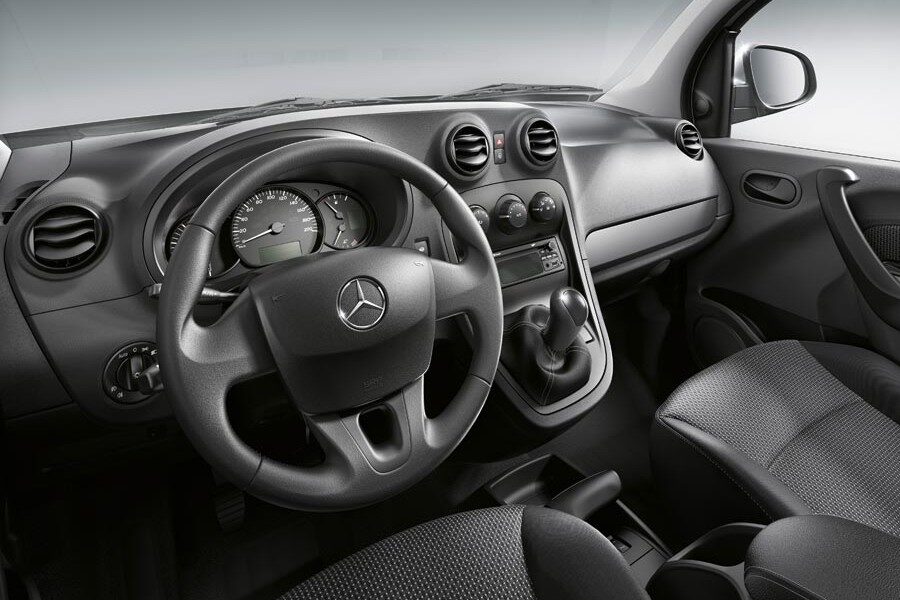 Así es el interior del Mercedes Citan, sobrio y funcional.