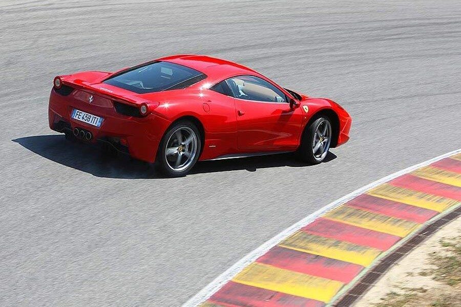 Un Ferrari 458 Italia ha "sembrado el pánico" en China.