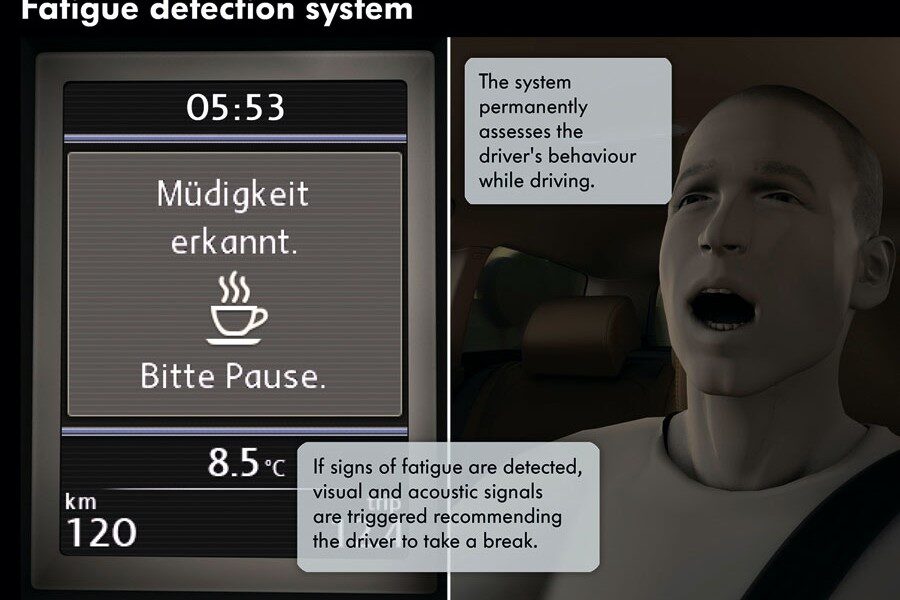 El sistema analiza el comportamiento del conductor constantemente. Al detectar síntomas de pérdida de atención, propone una parada de descanso.