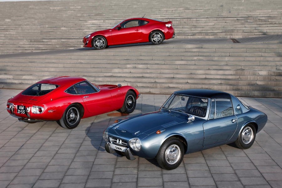 Dos de los modelos que han inspirado el Toyota GT86 son el Sports 800 y el 2000GT.