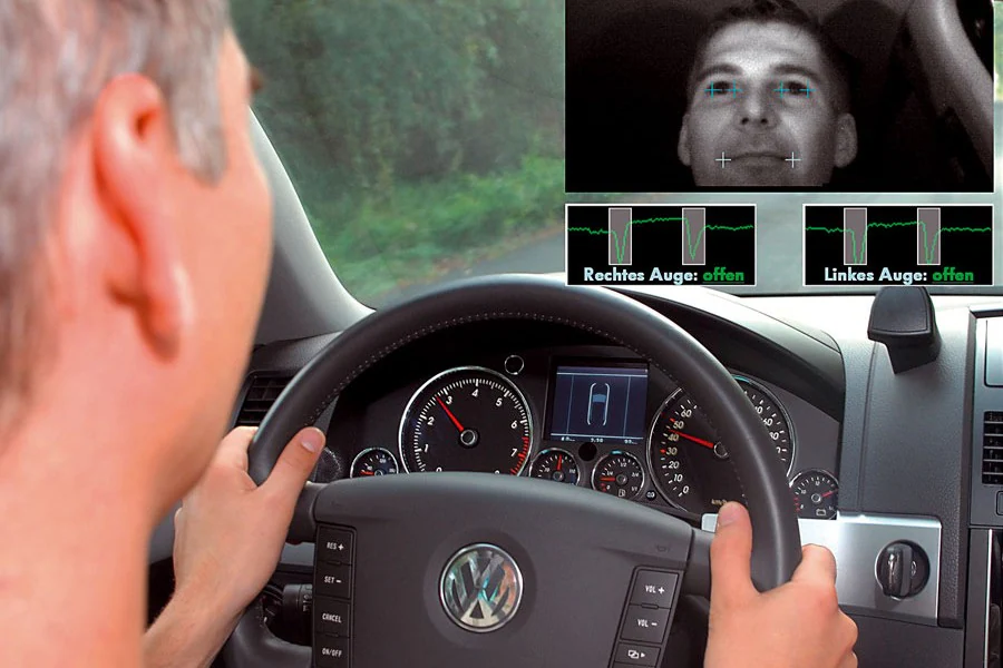 El sistema escanea las pautas de comportamiento del conductor.