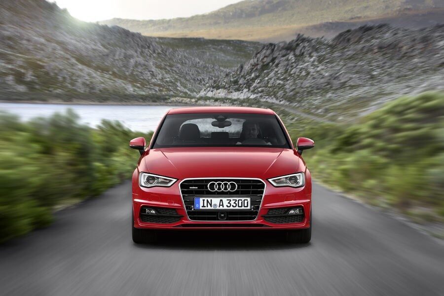Audi no ha desvelado todos los precios, pero el más bajo (el A3 con motor 1.4TFSI) será de 22.530 euros.