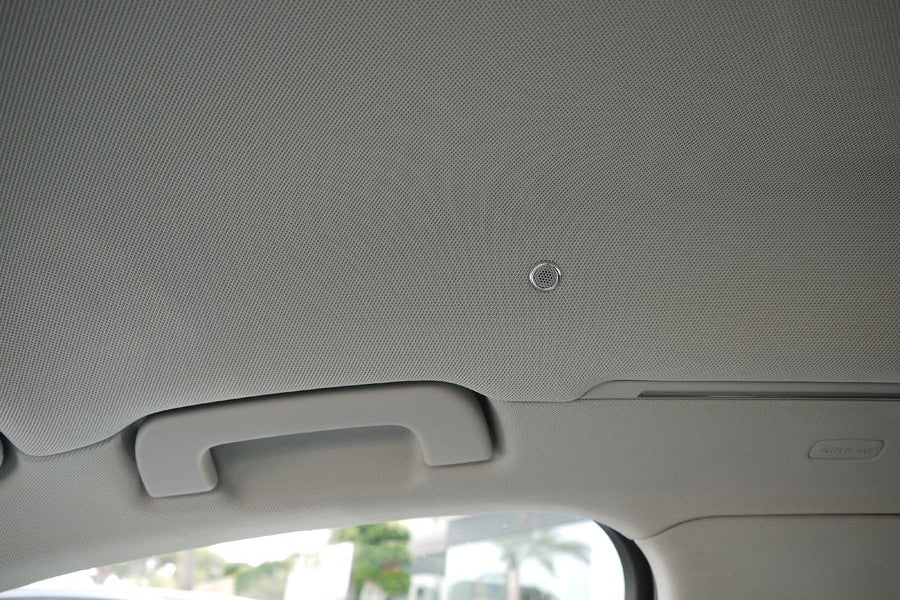 Estos micrófonos se encargan de eliminar el sonido del motor en el A8.