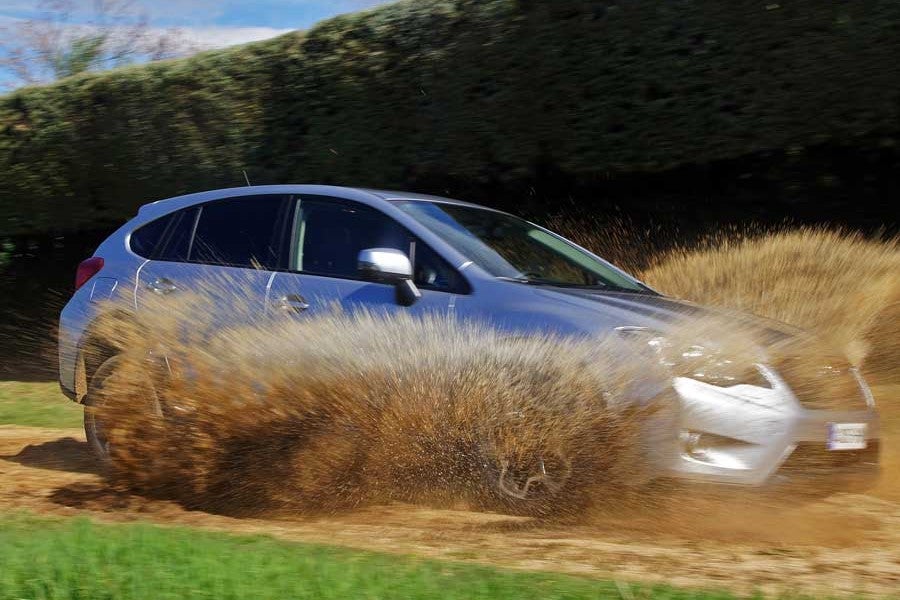 El Subaru XV no tiene miedo a mancharse un poco; se encuentra cómodo en estas situaciones. Fotos: Jordi Villanueva.