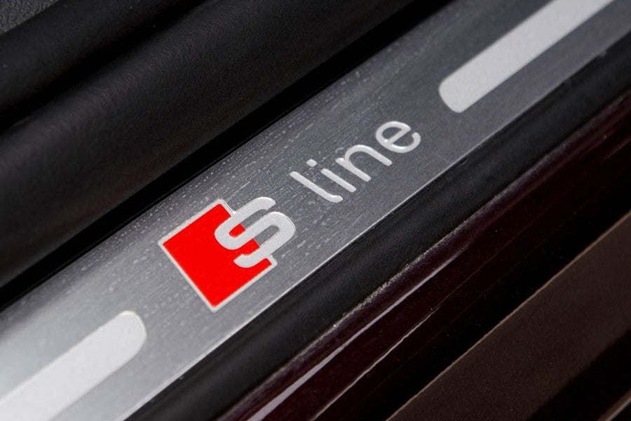 El logotipo S-Line está presente en diversas partes del Audi A1. Foto: Jordi Villanueva.