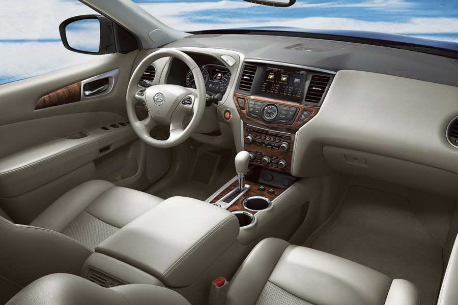 El interior del nuevo Nissan Pathfinder es mucho más lujoso y elegante que el actual.
