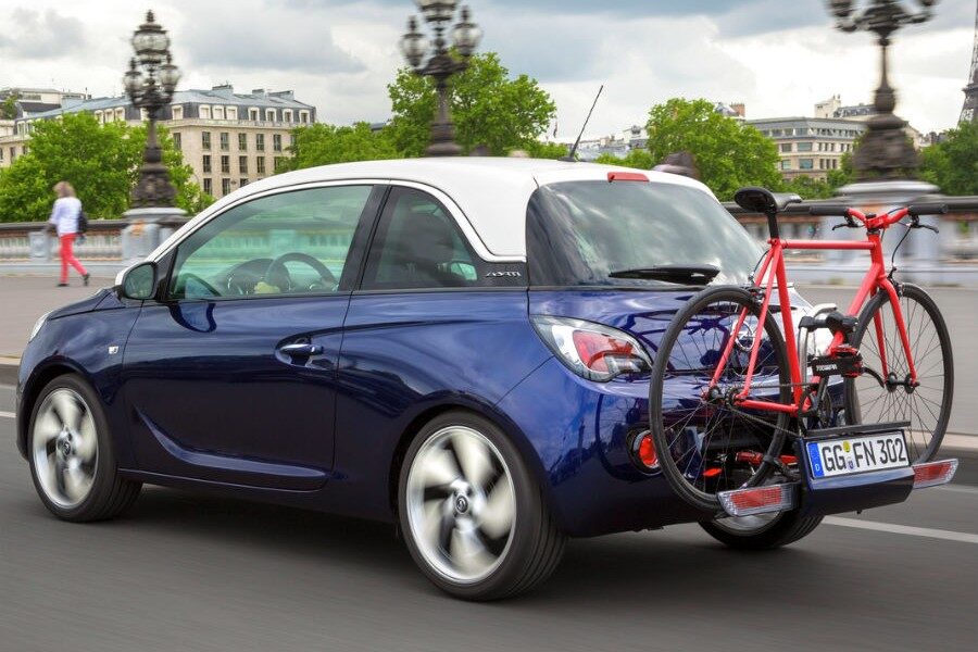 El sistema FlexFix para transportar bicicletas llega al Opel Adam.