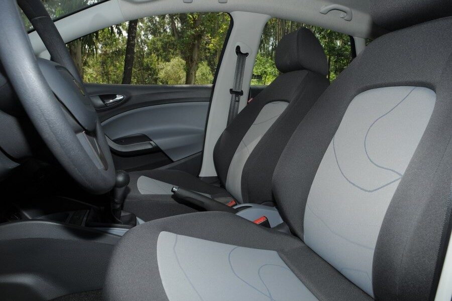 Los asientos delanteros pueden ajustarse de múltiples formas hasta dar con la postura de conducción idónea para cada persona.