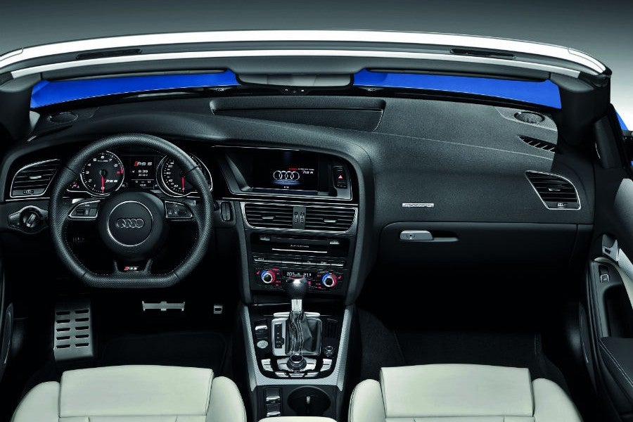 El interior del nuevo Audi RS5 Cabrio es muy similar al de la versión coupé.