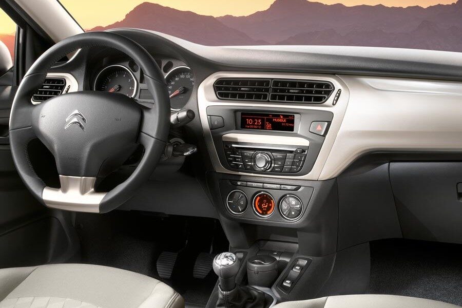 Citroën ha desvelado la primera foto del interior del nuevo C-Elysee.