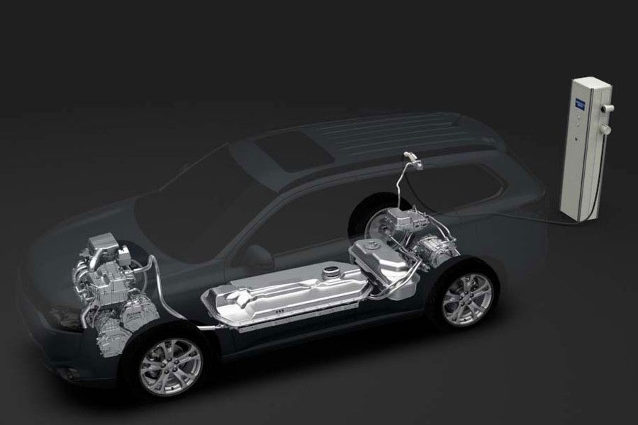 El motor eléctrico y las baterías de los híbridos enchufables son más grandes y se pueden enchufar para su recarga.