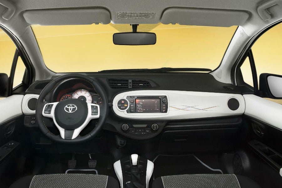 El interior del Toyota Yaris Trend es muy juvenil.
