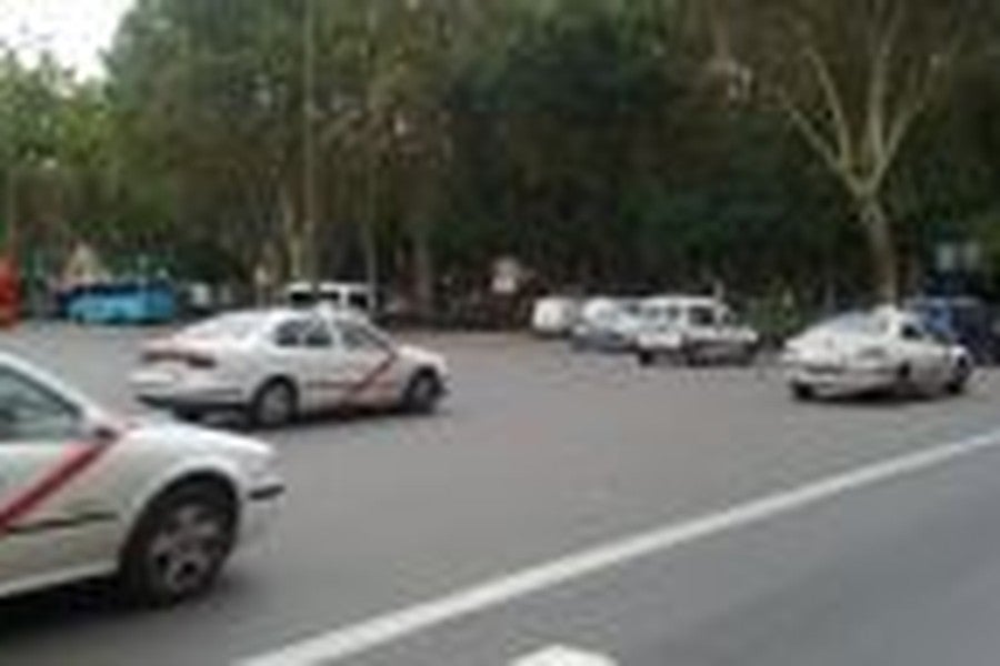 Los taxistas madrileños no suben el IVA.