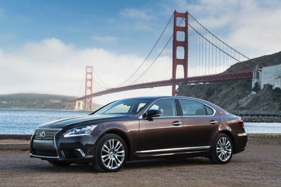 El Lexus LS 600h tiene un precio de partida de 118.800 euros.