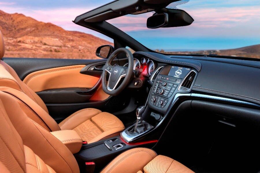 El interior del nuevo Opel Cabrio da una imagen de modelo Premium.