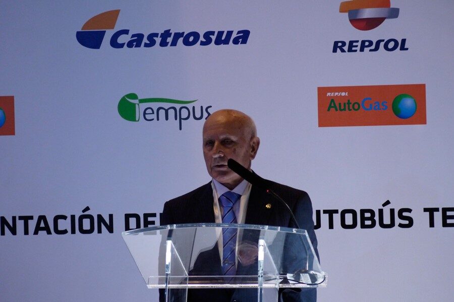 El responsable de Castrosua agradecía la colaboración en el acto con Repsol.