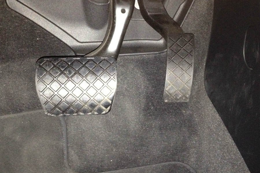 Una de las cosas que más me ha decepcionado del nuevo A3. El acelerador ya no parte desde el suelo del coche.