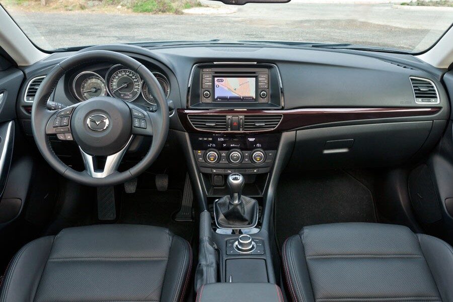 A la hora de diseñar el habitáculo, Mazda ha buscado mejorar la funcionalidad.