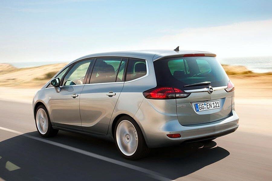 El Opel Zafira Tourer incorpora a su gama el motor diésel 2.0 CDTI BiTurbo, con 195 CV.
