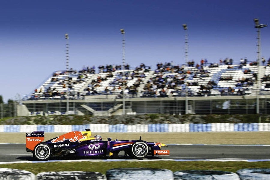 El actual campeón del mundo, Sebastian Vettel, se estrenó al volante del nuevo Red Bull RB9.