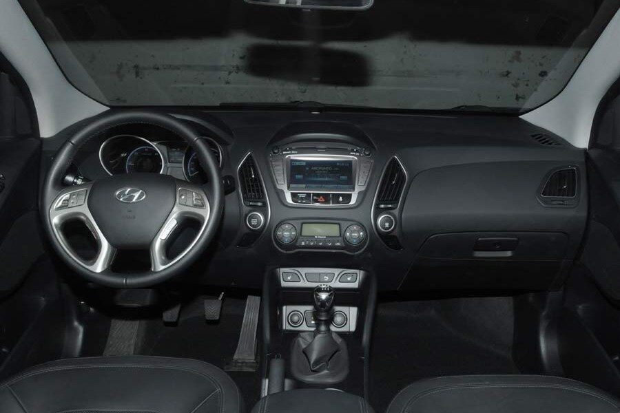 Detalles cuidados y una muy buena postura de conducción: así es el interior del Hyundai ix35.