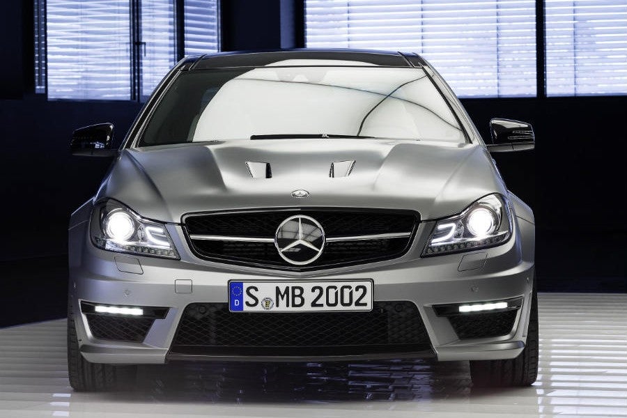 Las dos aberturas del capó son la seña de identidad de este Mercedes C63 AMG 507 Edition.