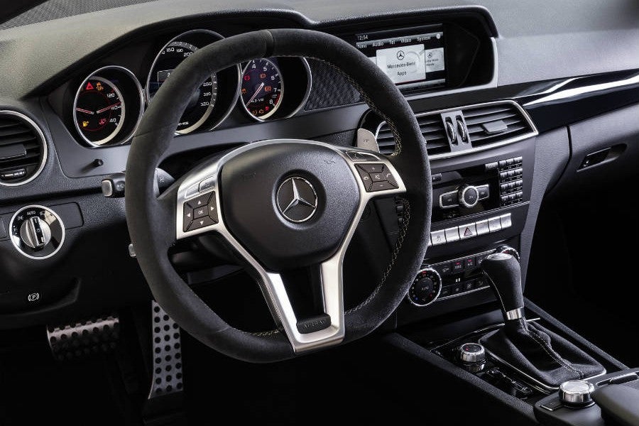 Mejores materiales y más deportividad, así es el interior del Mercedes C63 AMG 507 Edition.
