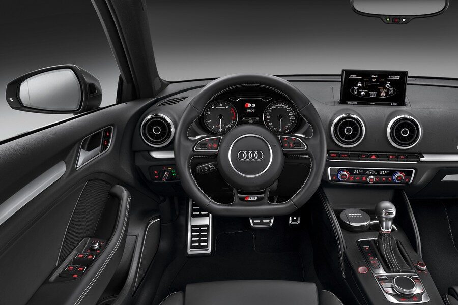 El puesto de conducción es típico de Audi.