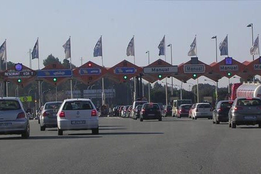 El tráfico en las autopistas de peaje ha caído notablemente.