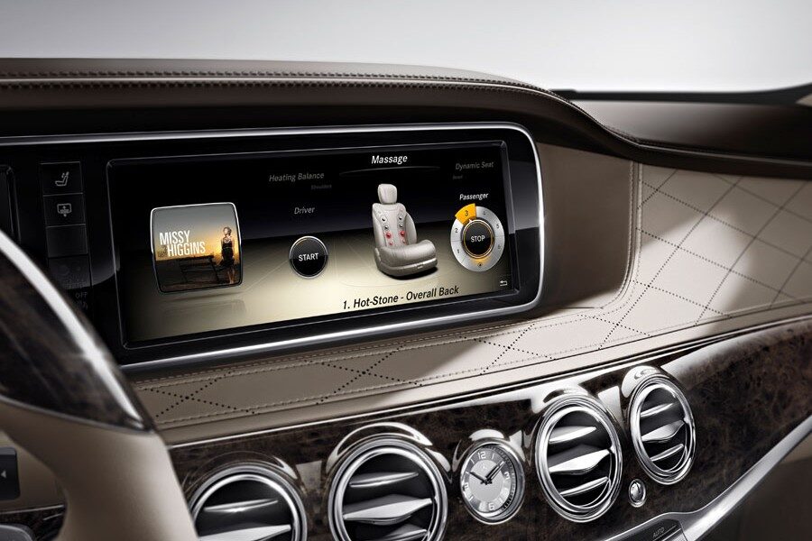 Una pantalla de 12,3 pulgadas protagoniza la consola central del Mercedes Clase S.