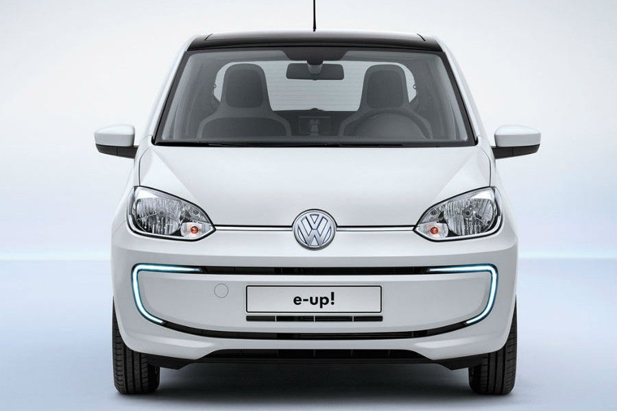 El frontal del Volkswagen e-Up! varía ligeramente respecto a la versión convencional.