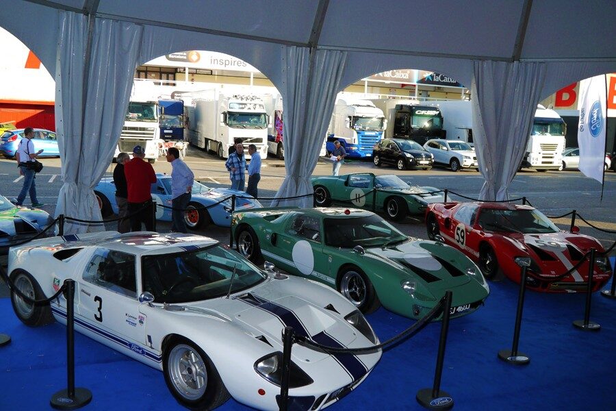 En total, 12 Ford GT 40 rodaron en Montmeló.