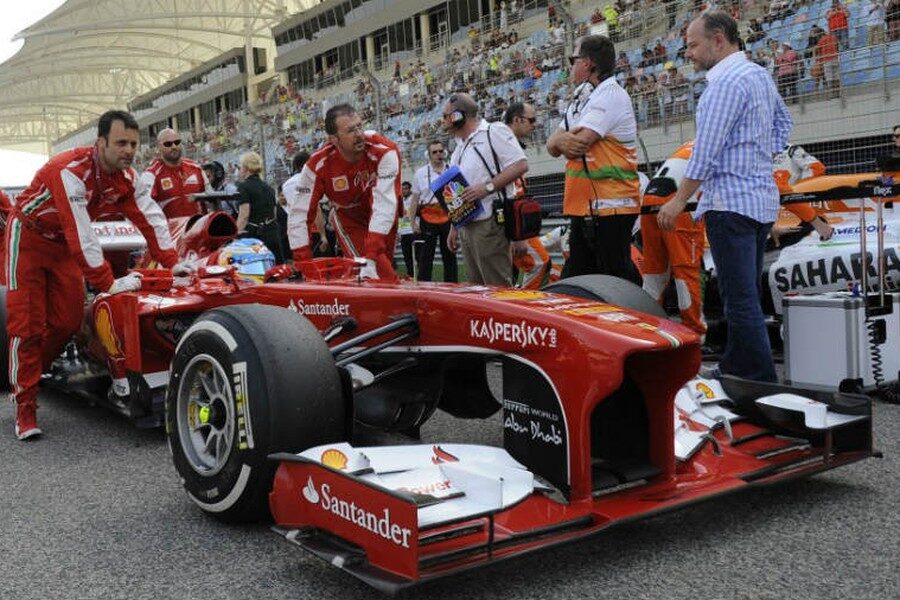 Alonso se las prometía muy felices en la parrilla de salida, hasta que el fallo del DRS arruinó su carrera.