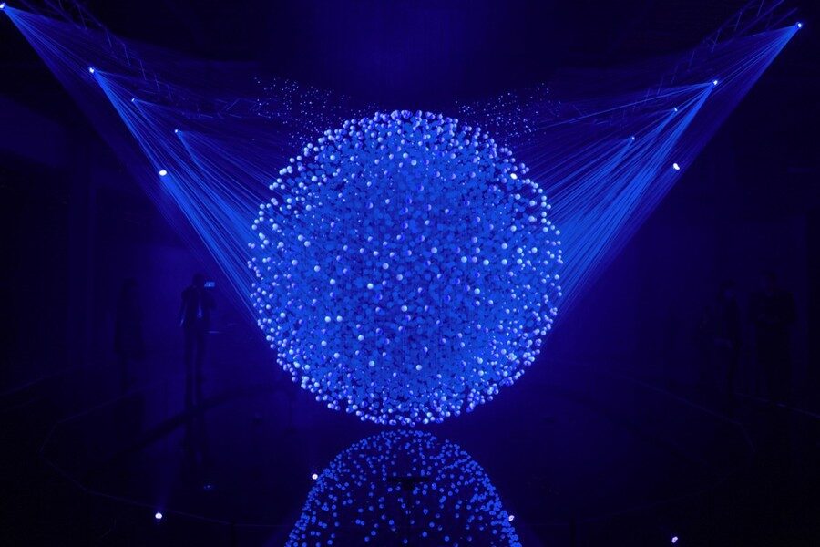 La esfera luminosa gigante de Hyundai.