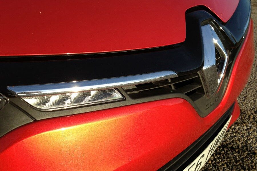 Los LEDs delanteros son una de las principales novedades del frontal del Renault Clio.