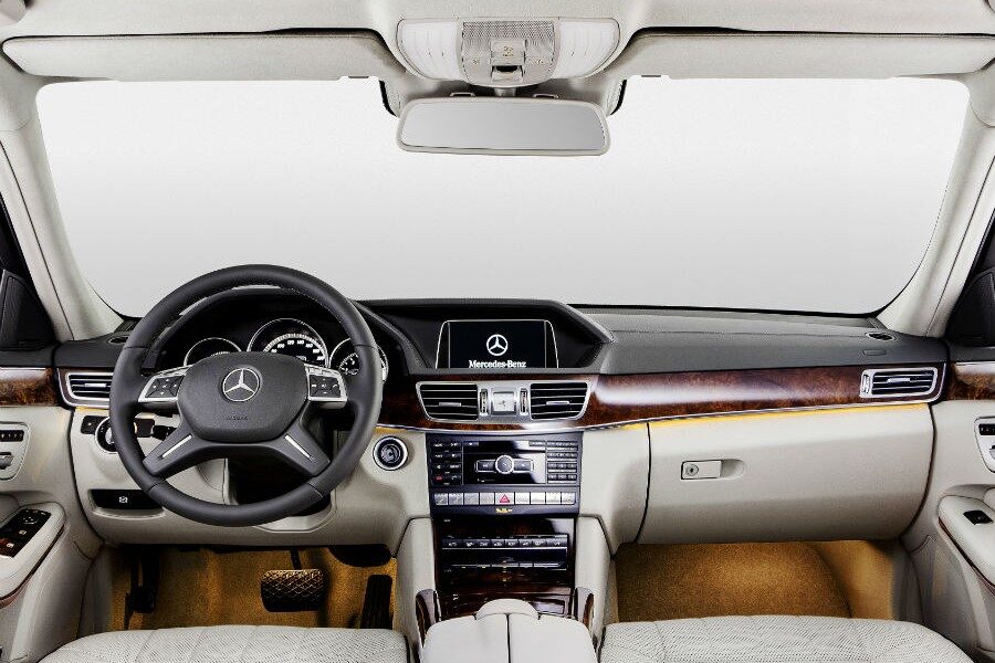 El interior de esta versión del Mercedes Clase E se mantiene prácticamente invariable.