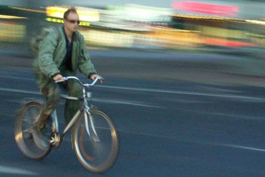 El casco en ciudad será obligatorio para los ciclistas.