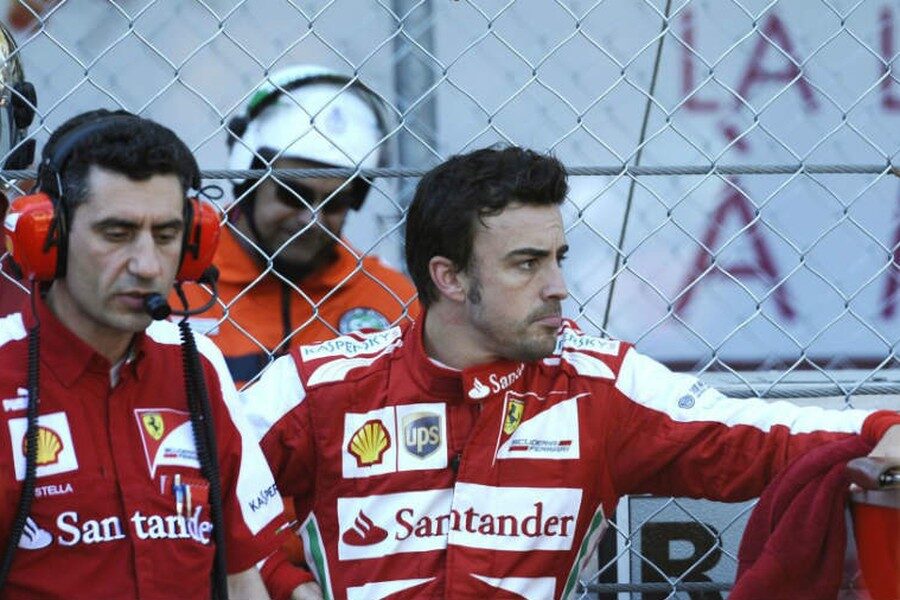 Fernando Alonso se mostró molesto con la actitud del piloto de McLaren Sergio Pérez.