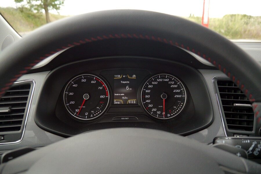 El Seat León con DSG recibe levas en el volante.