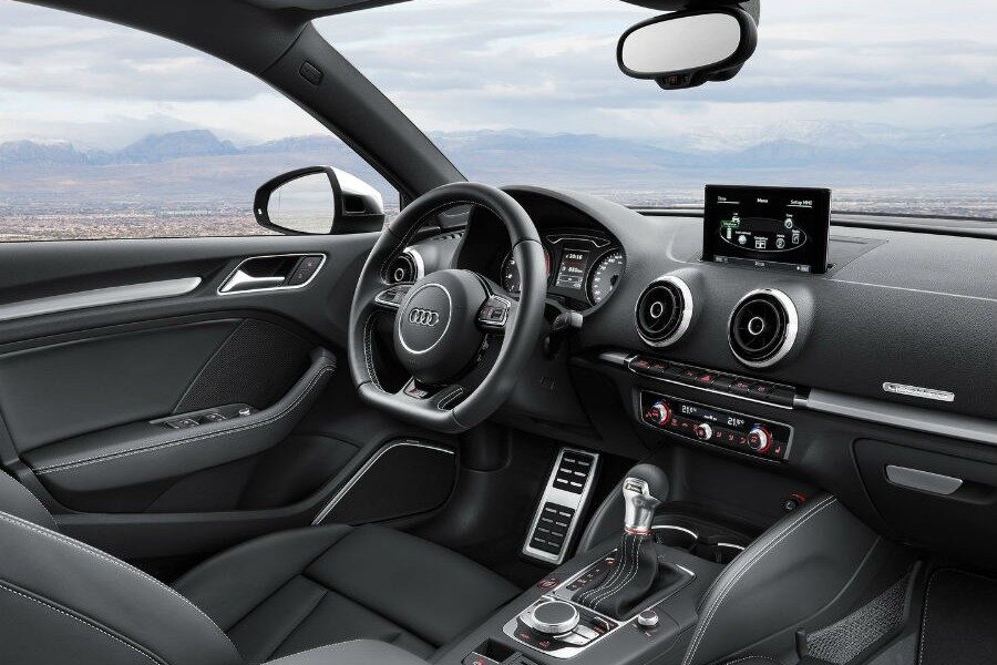El interior del Audi A3 Sedán, así como del S3 Sedán, no varía apenas respecto a las versiones que ya conocemos.