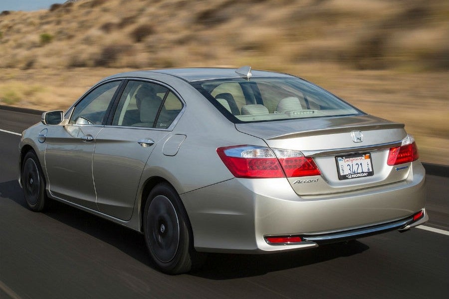 Honda lanza las versiones híbrida e híbrida enchufable del Accord.