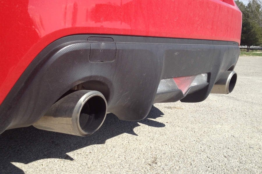 El difusor trasero y la doble salida de tubo de escape aportan personalidad al Toyota GT86.