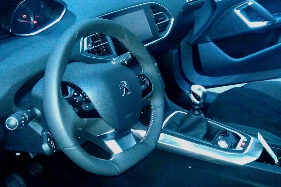 En el interior del nuevo Peugeot 308, materiales y ajustes han dado un salto de calidad.