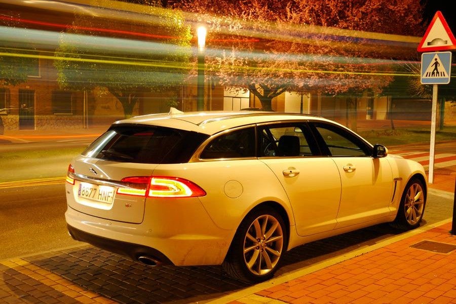 La iluminación del Jaguar es muy buena.
