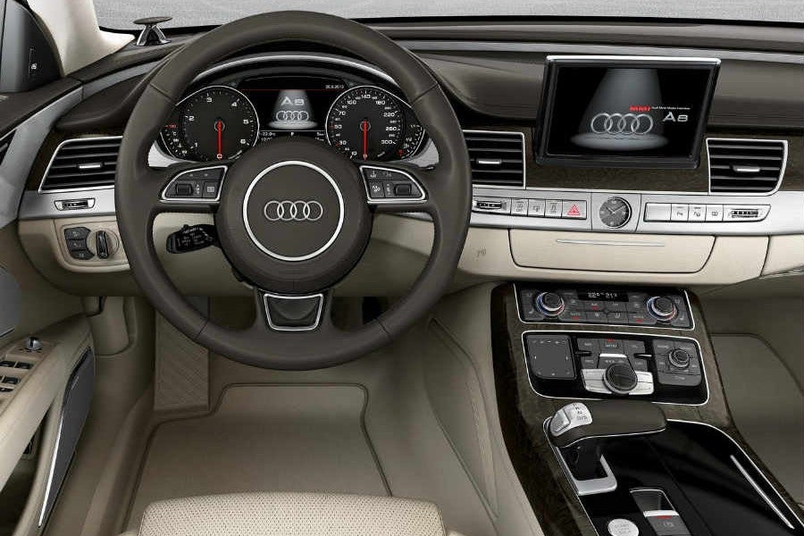 El interior del nuevo Audi A8 destila clase por los cuatro costados.
