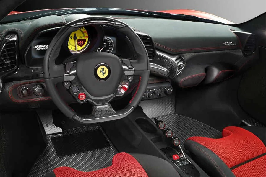 El interior del nuevo Ferrari 458 Speciale es tan o más espectacular que su exterior.