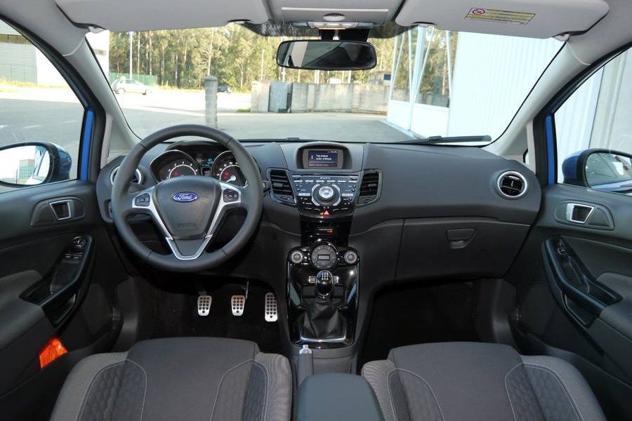 El interior es moderno y alegre.