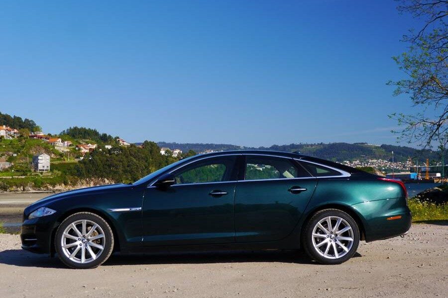 El color verde sienta muy bien a este Jaguar.