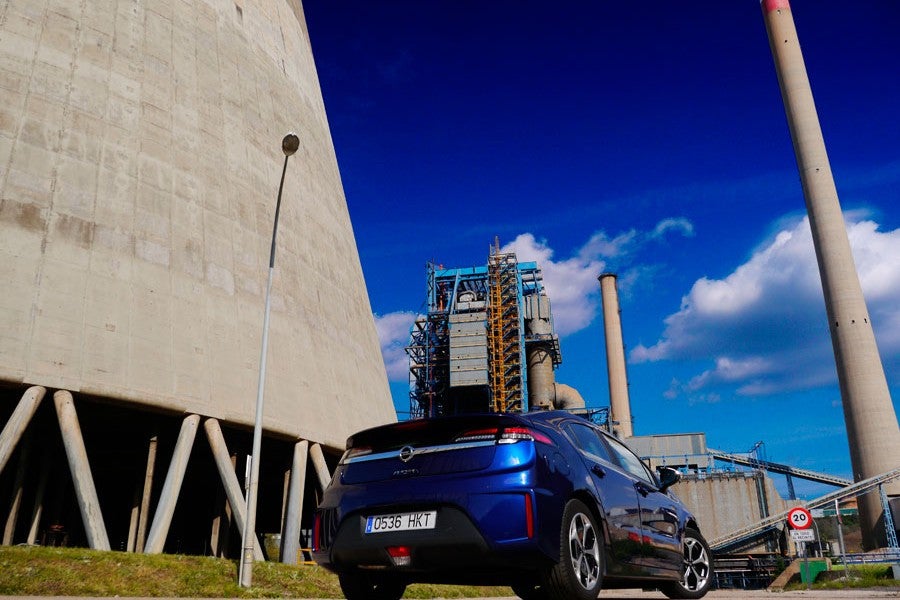 La mayoría de la energía eléctrica que se genera en España proviene del carbón y del uranio.
